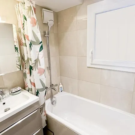 Casalionelparis 1820 Flat With Elevator, Queen Bed, Portable Ac, Near Le Louvre Lejlighed