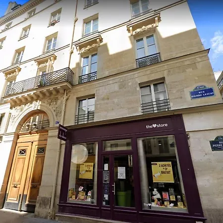 Casalionelparis 1820 Flat With Elevator, Queen Bed, Portable Ac, Near Le Louvre