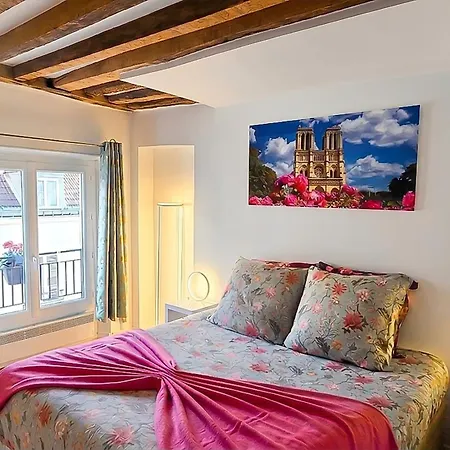 Apartmán Casalionelparis 1820 Flat With Elevator, Queen Bed, Portable Ac, Near Le Louvre Paříž